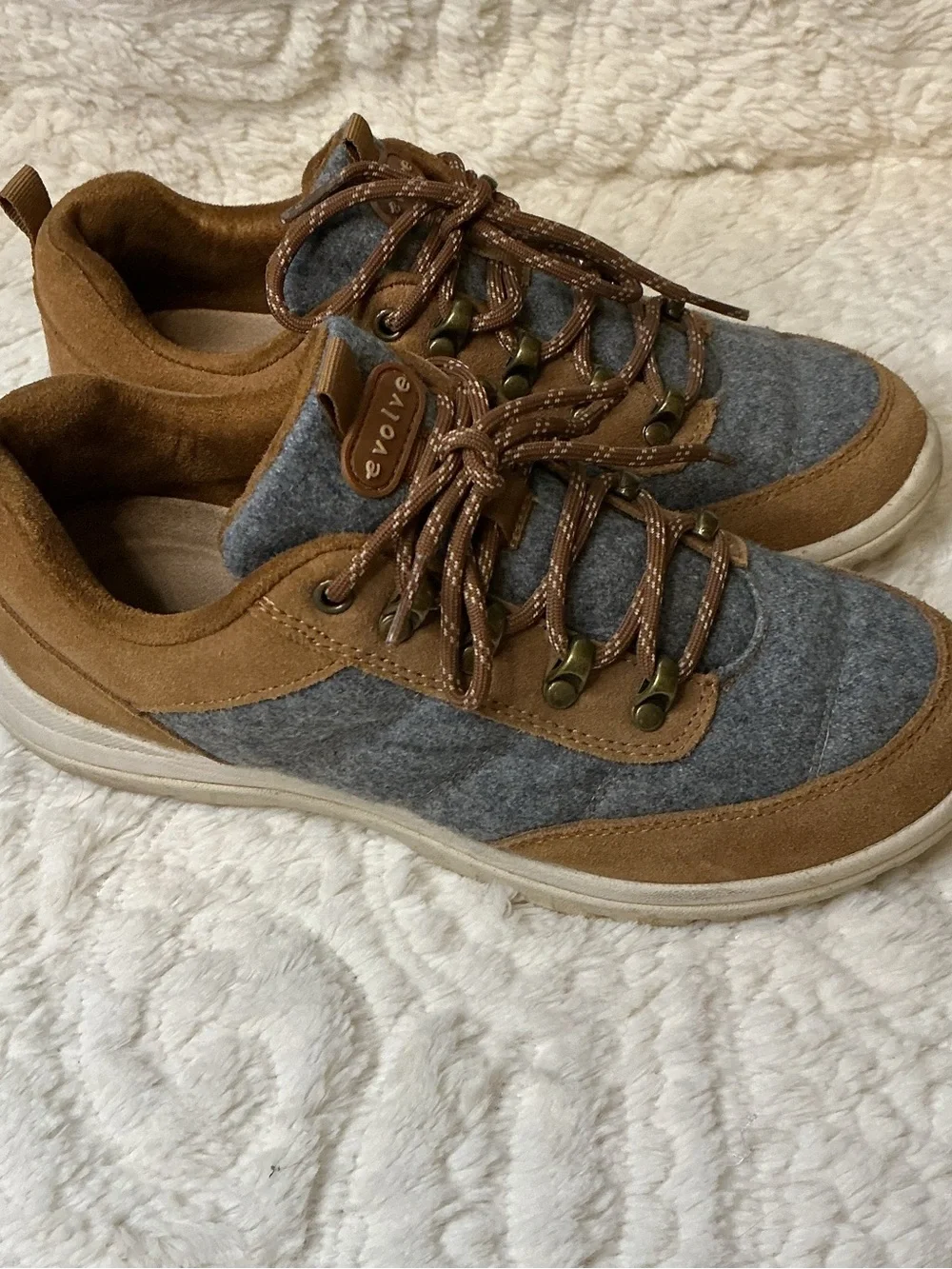 EVOLVE by Easy Spirit Brown and Gray Suede Panel Sneakers Sz 7.5